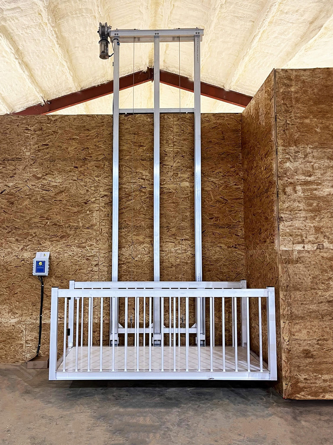 Galaxy Voyager HD cargo lift in a metal-frame barn interior